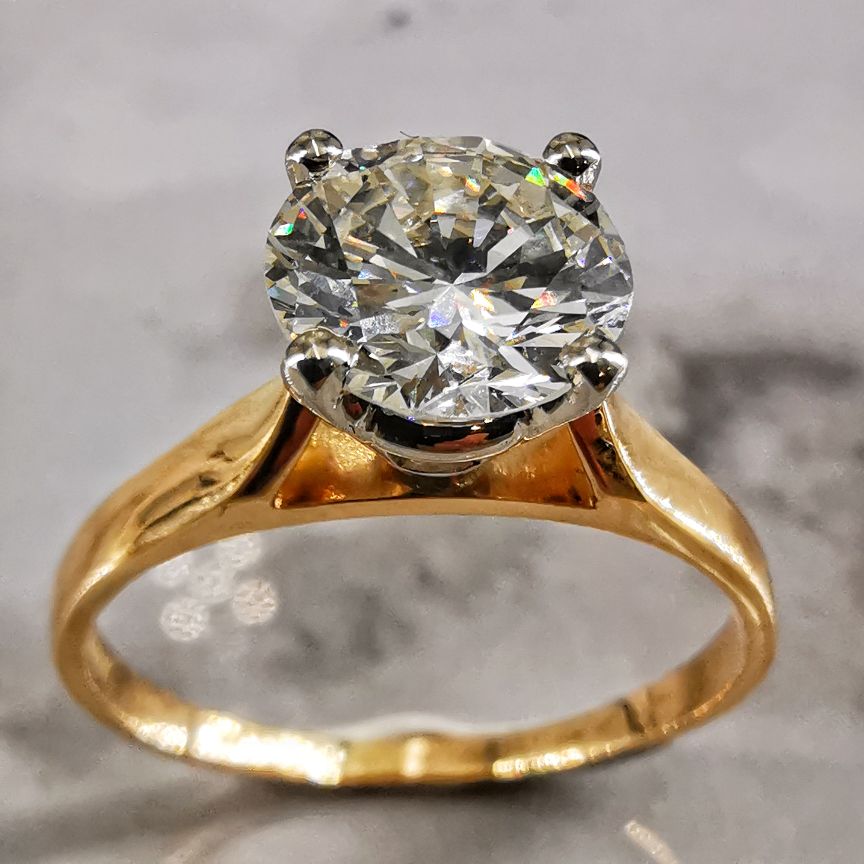 2 carat ct. GIA Certified VS Diamond Engagement Ring on Yellow Gold